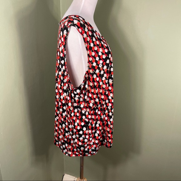 22/24 Soft by Avenue sleeveless blouse - Picture 5 of 10